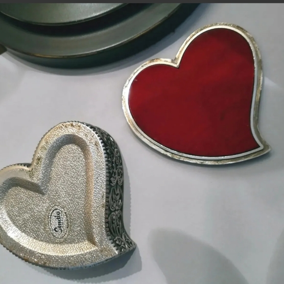 Vintage Studio Silversmith Embossed Heart Shape Trinket Box - Picture 3 of 5
